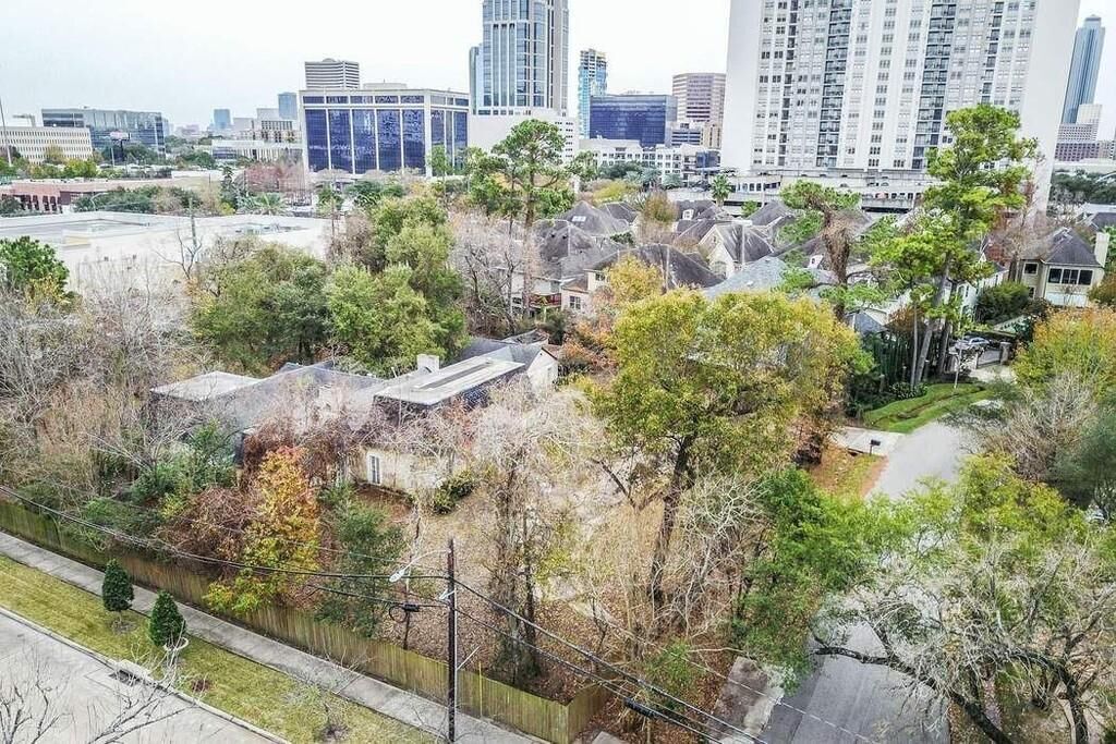#50. 32 S Wynden Dr, Houston